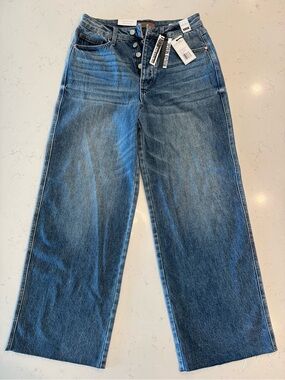 Judy Blue High-Rise Wide Leg Jeans in Medium Blue Wash